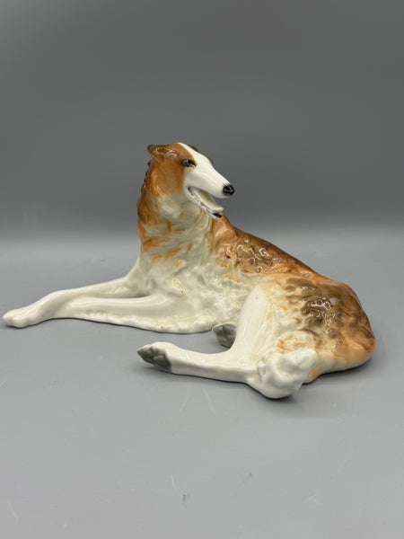 Lomonosov, Ven&auml;j&auml;nvinttikoira[Borzoi], figuuri.