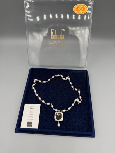 Kalevala koru, Pilvi, kaulakoru, Helmi&auml;, Spektroliitti, hopeaa.