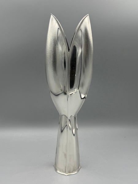 Kultakeskus, Tapio Wirkkala, TW-2 , Hopea maljakko, vuodelta 1956