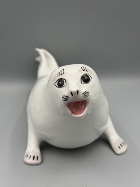 Lomonosov, iso hylje, Figuuri