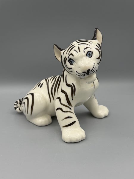 Lomonosov, Valkoinen Tiikerinpentu, Figuuri.